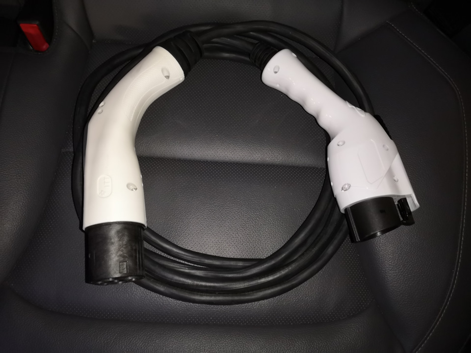 Готовый шнурок для зарядки от терминалов Type 2. — Hyundai Ioniq Electro. Запчасти на фото: TYPE2