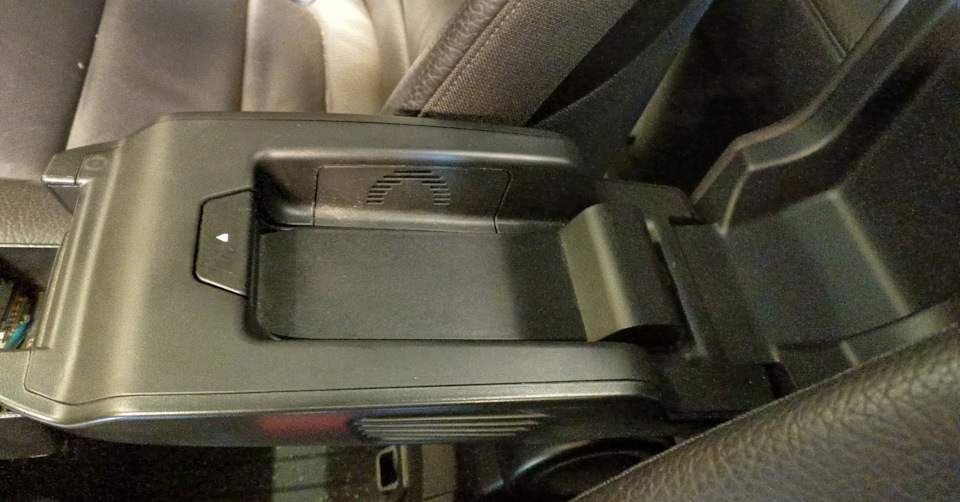 Авто с двумя телефонами в подлокотнике G9QvtSA23 xta7ZkjVR54a7TF A 960