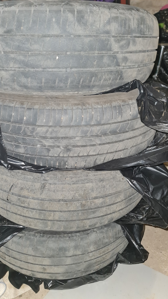Шины летние Toyo 195/65 R15 на Toyota Prius (30), Toyota Prius (50). Б ...