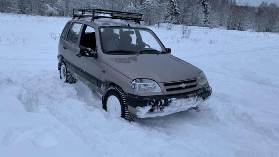 Замена прокладки приемной трубы — Chevrolet Niva GLX, 1,7 л, 2008 года ...