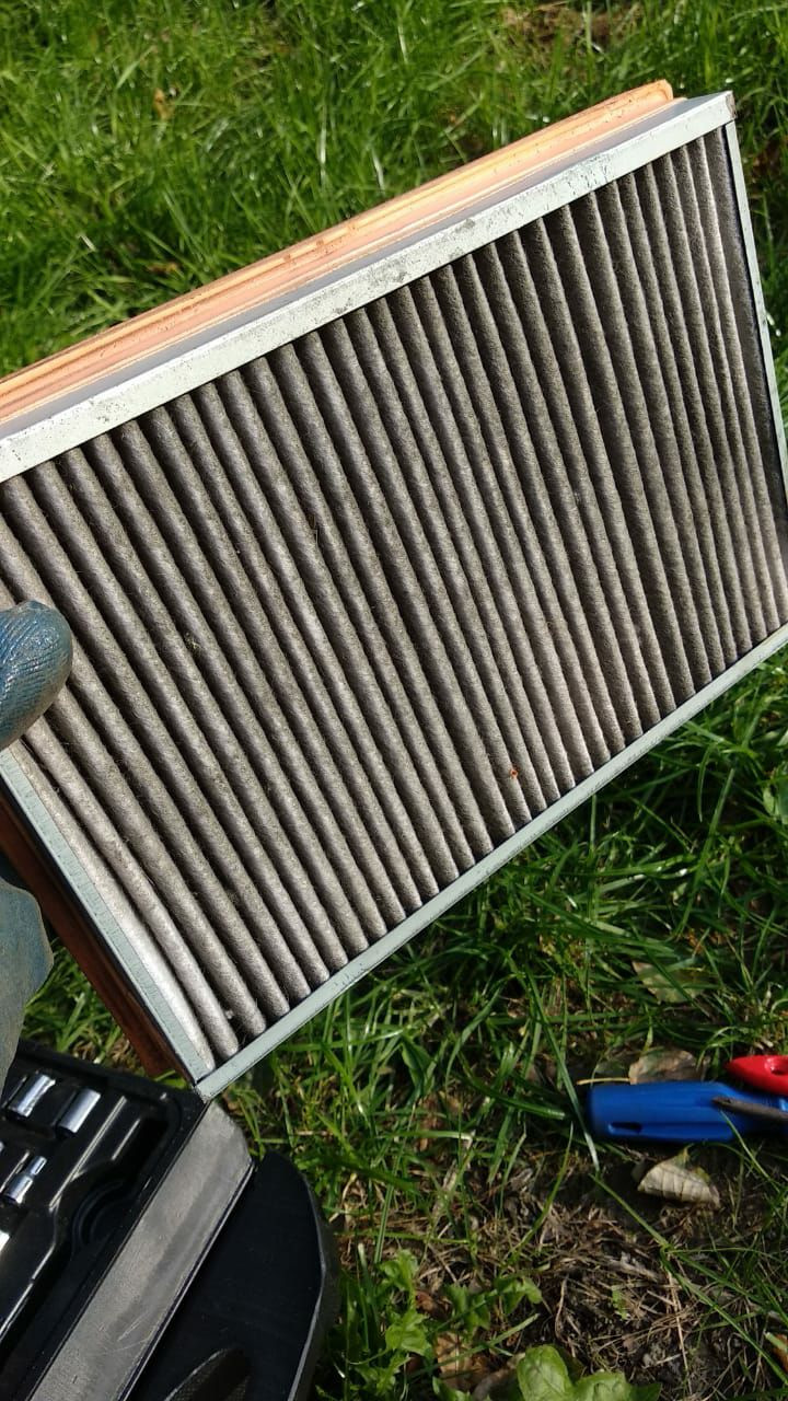 Старый фильтр. Вид снизу — KIA Sportage (1G)