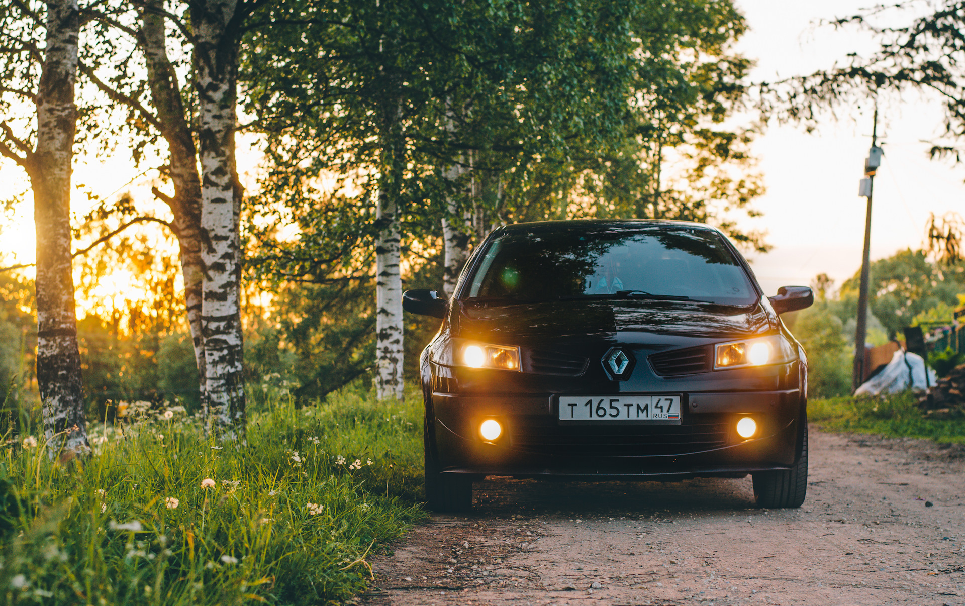 Меган 2 свет. Рено Меган 2 ночью. Рено Меган фотосессия Drive. Renault Megane 2 хэтчбек фотосет. Рено Меган 2 на горах.