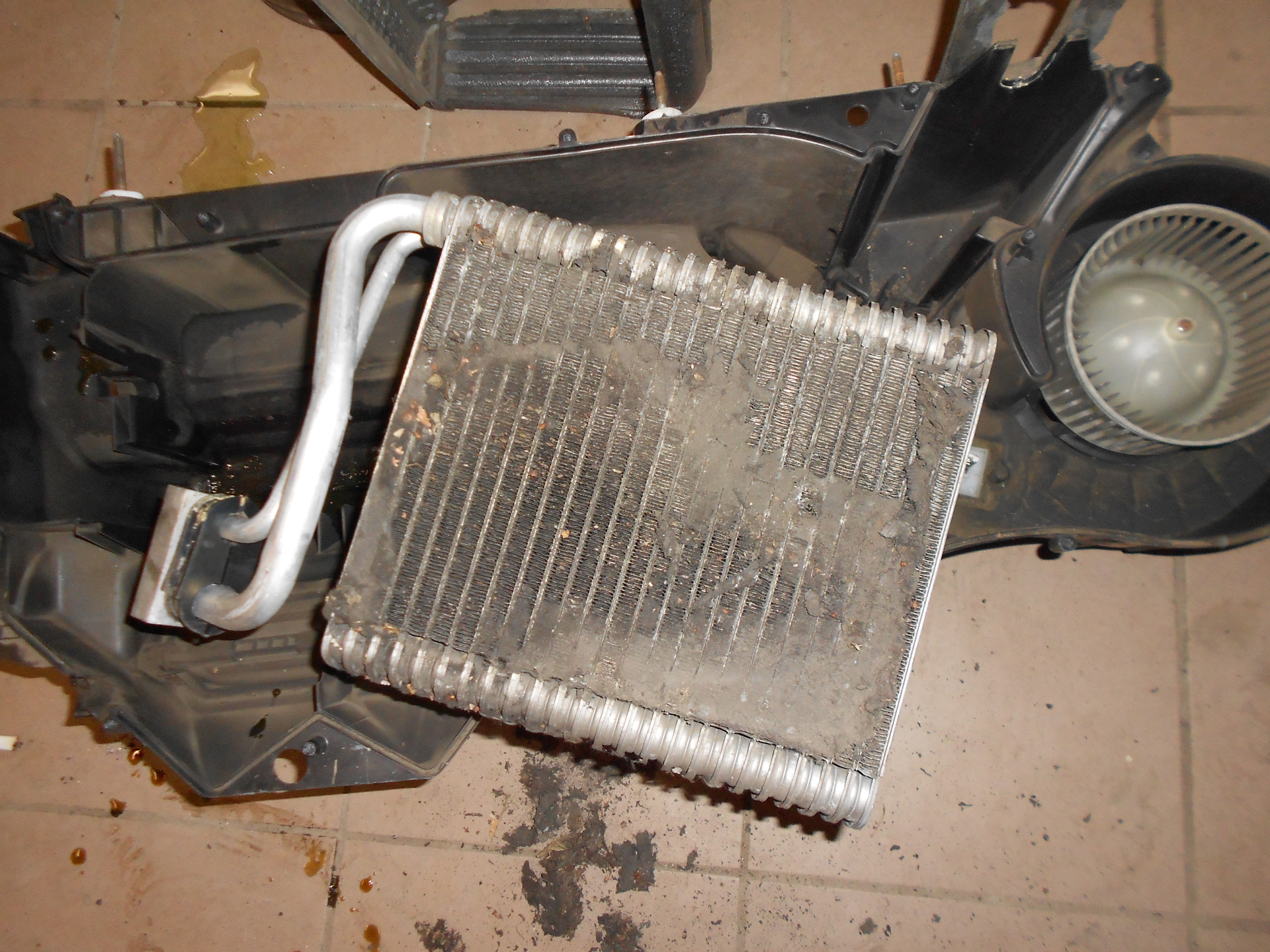 корпус печки додж караван. радиатор отопителя додж караван 4. вентилятор печки додж интрепид 2. радиатор печки додж караван 3. радиатор печки додж караван 2.