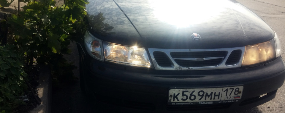 Собственно замена никаких сложностей не представила. Менял в непосредственной близости от конторы, где заказывал стекло. Ну, так. на всякий случай. Времени заняло полчаса. Наверное надо было и левый махнуть. — Saab 9-5 (1G)