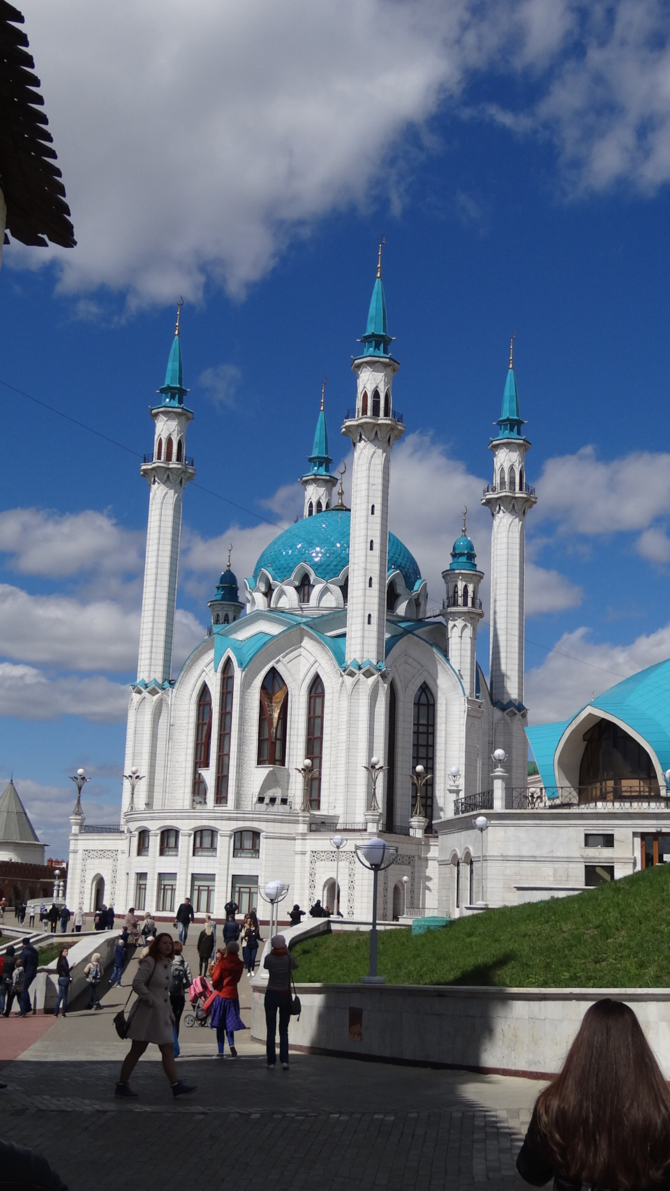 Красивый вид в казани на машине. Смотреть фото Красивый вид в казани на машине. Смотреть картинку Красивый вид в казани на машине. Картинка про Красивый вид в казани на машине. Фото Красивый вид в казани на машине