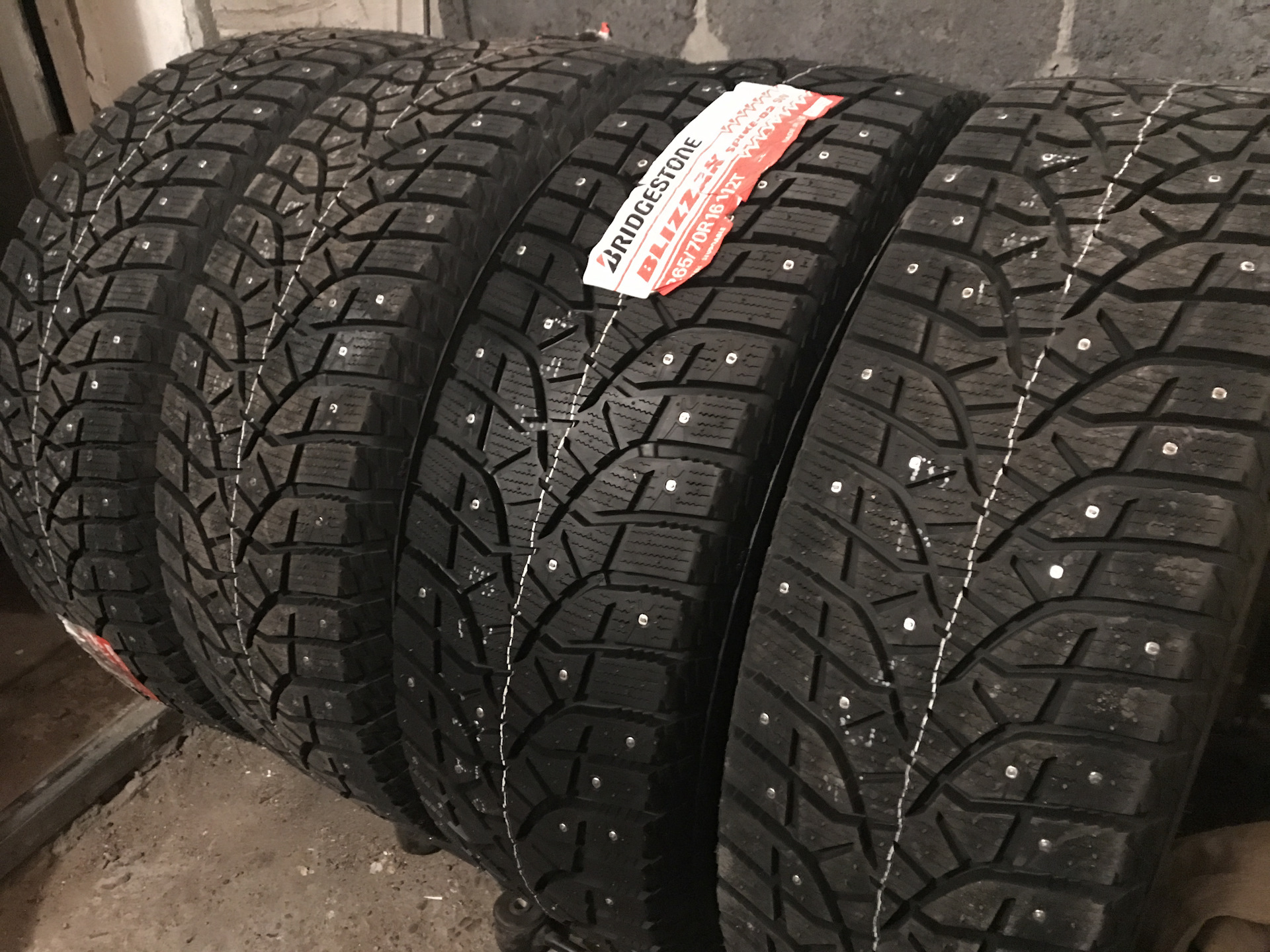 Бриджстоун 02. Bridgestone Blizzak Spike-02 SUV. Bridgestone Blizzak Spike-02 265/60 r18. Bridgestone Blizzak Spike-02 SUV 265/60 r18. Bridgestone Blizzak Spike-02 SUV 225/65 r17.