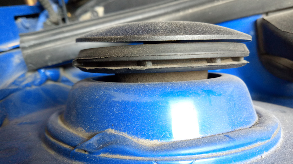 Замена опор передних стоек + опорные подшипники — Volkswagen Golf Mk4 ...