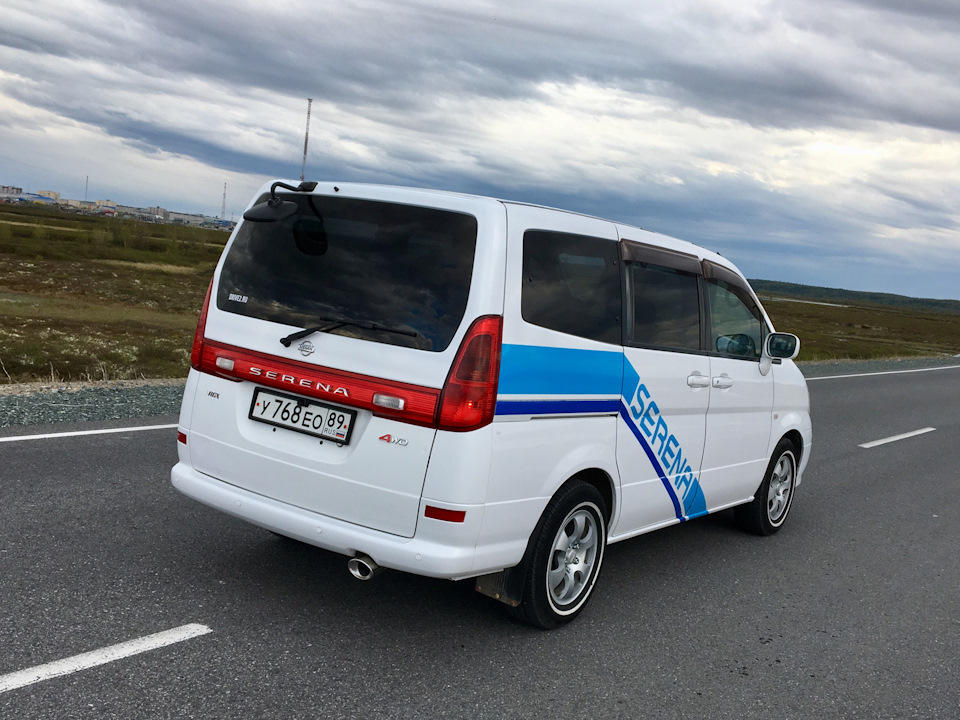 Ниссан серена 4вд. Nissan Serena c24 4wd. Ниссан Серена 4 ВД фото.