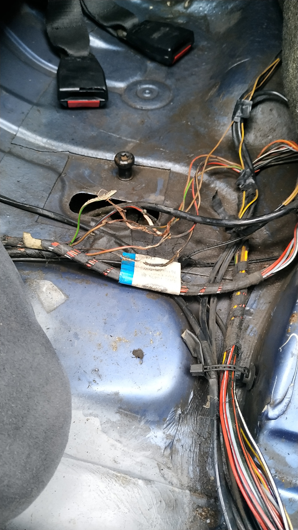 Таки проводка бензонасосио — Ford Scorpio I, 2,9 л, 1992 года ...