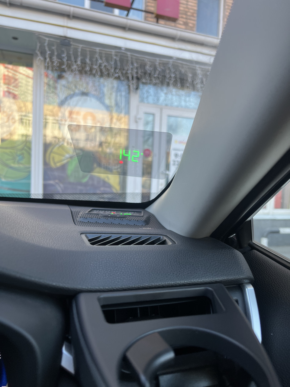 Head Up Display (HUD) проекция на лобовое стекло RAV4 Hybrid — Toyota RAV4  Hybrid (5G), 2,5 л, 2020 года | аксессуары | DRIVE2