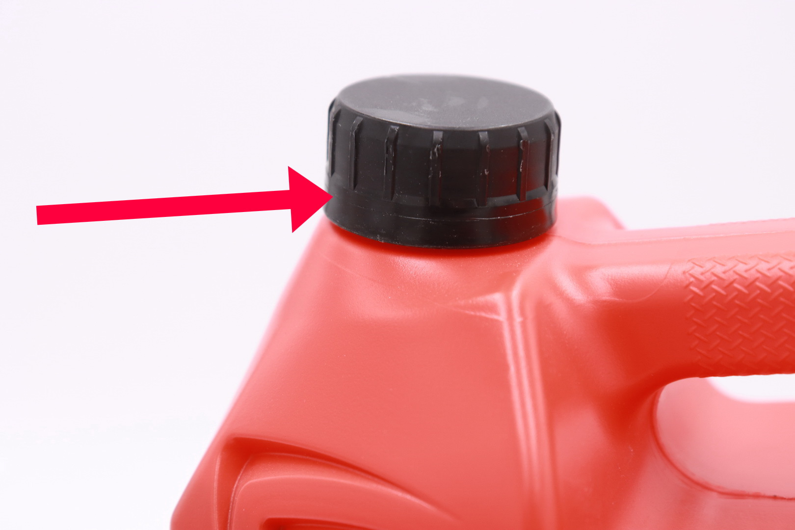 Крышка для стаканчиков. Крышка силиконовая funky см. Крышка расширительного бачка волга 3110. Крышка плотно прилегает. Крышка плотно прилегает.