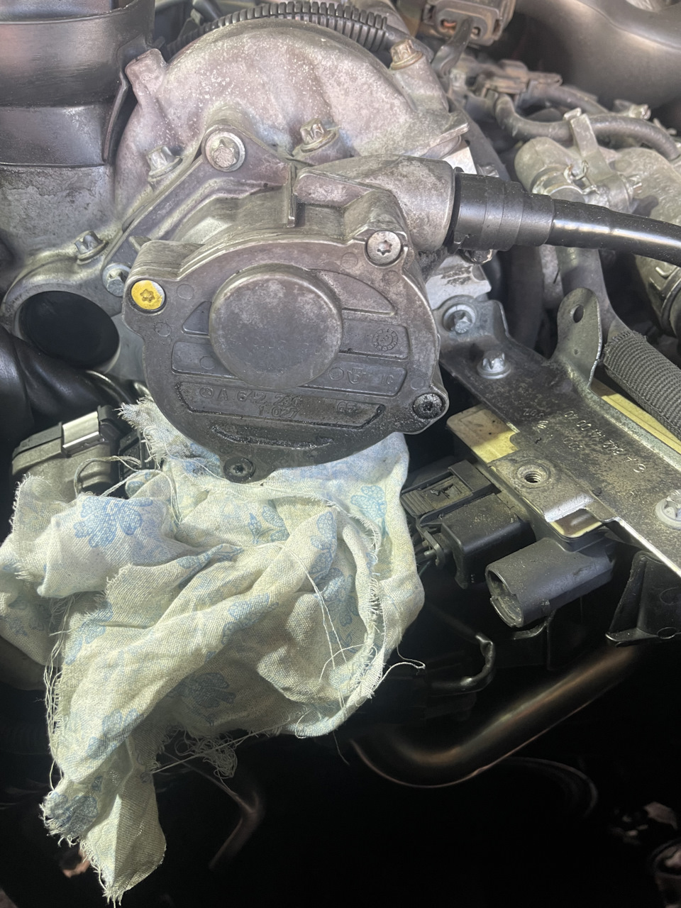 Замена прокладки вакуумного насоса — Mercedes-Benz M-Class (W164), 3 л ...