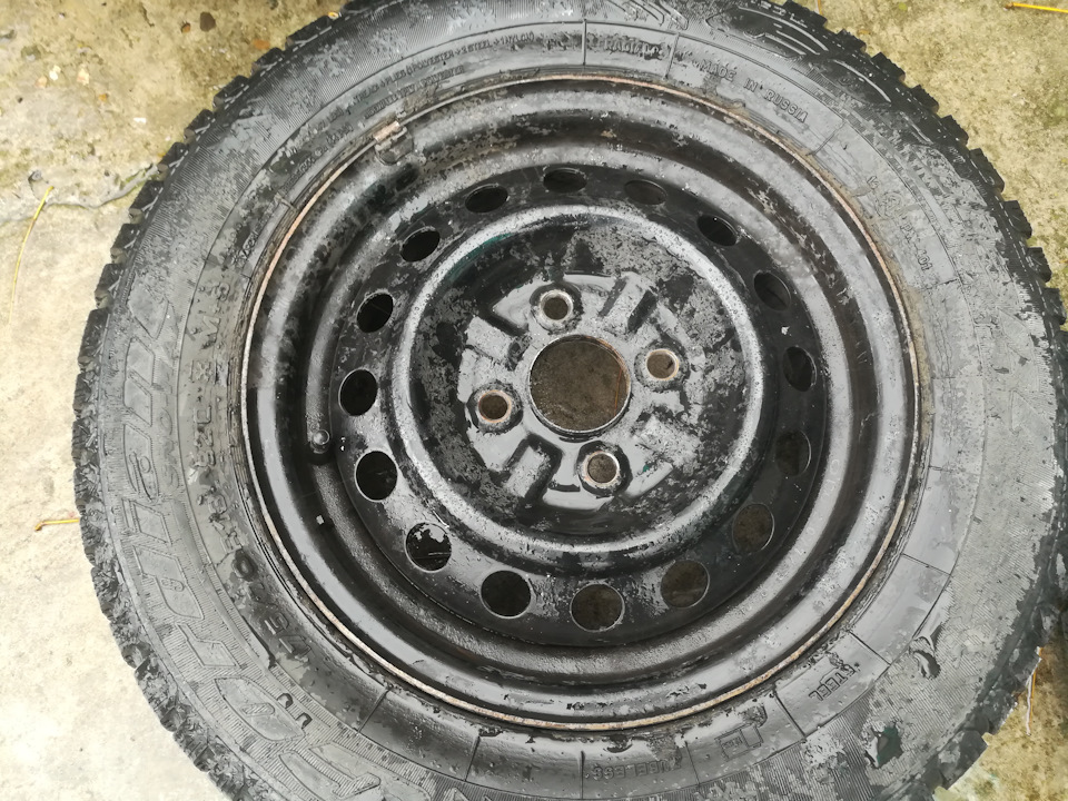 Зимние колеса нексия. Зимние колеса нексия. Зимняя резина на нексию r14. Колёса с покрышками на дэу нексияю. Колесо б/у 14 нексия.