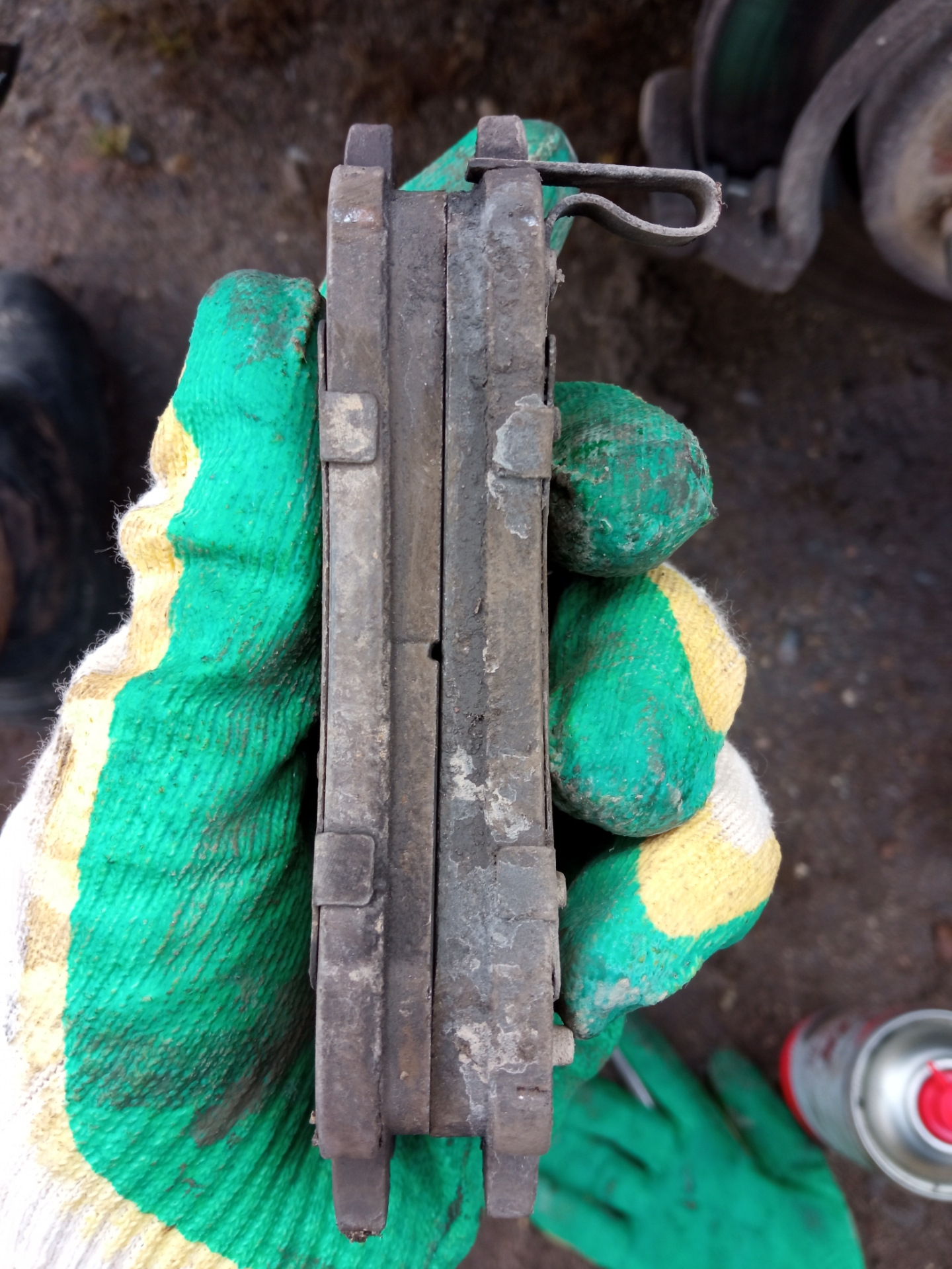 Замена тормозных колодок и направляющих суппорта (Как вдавить поршень ...