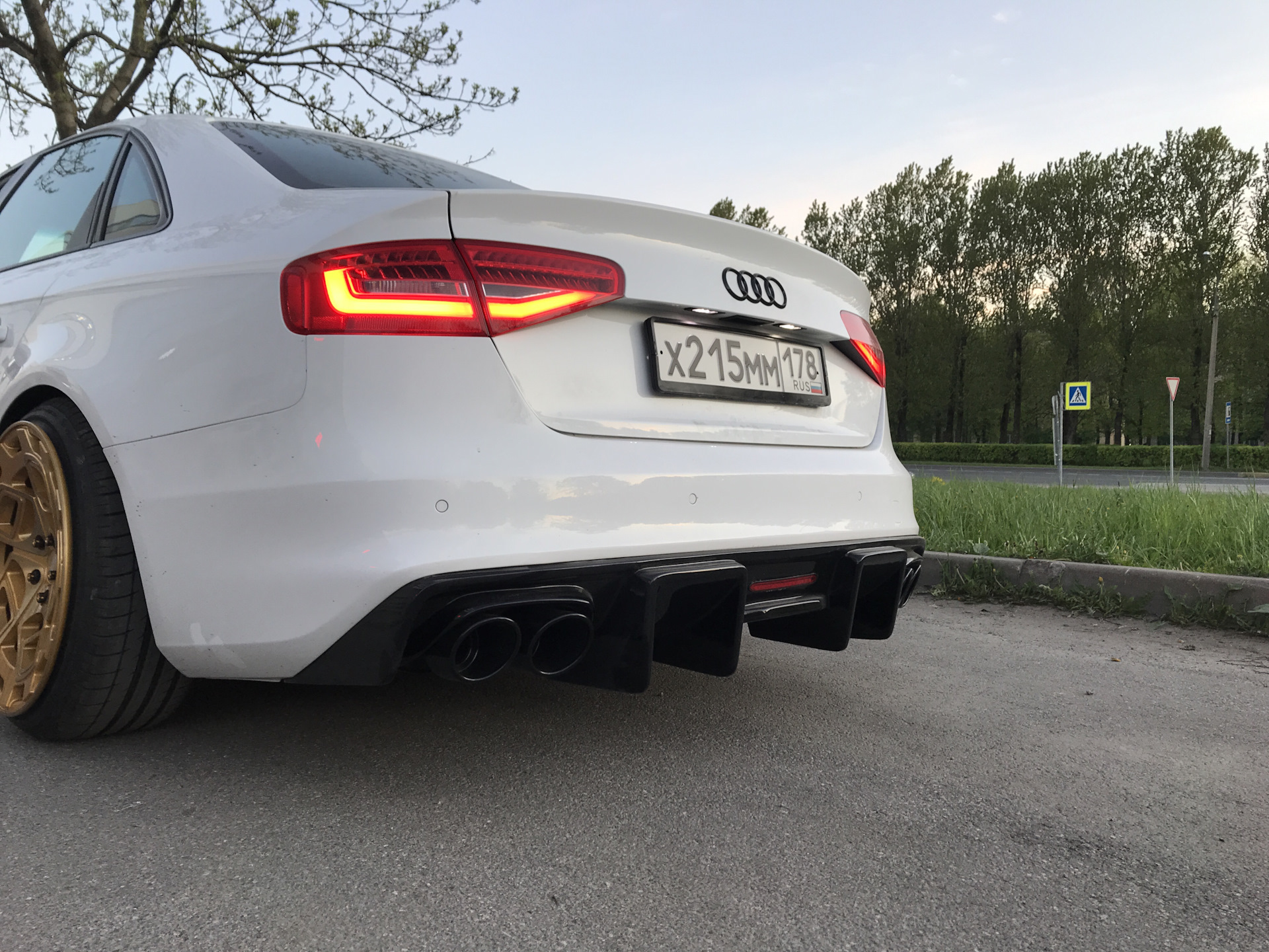 Диффузор на задний бампер Audi A4 B8 - Vroda