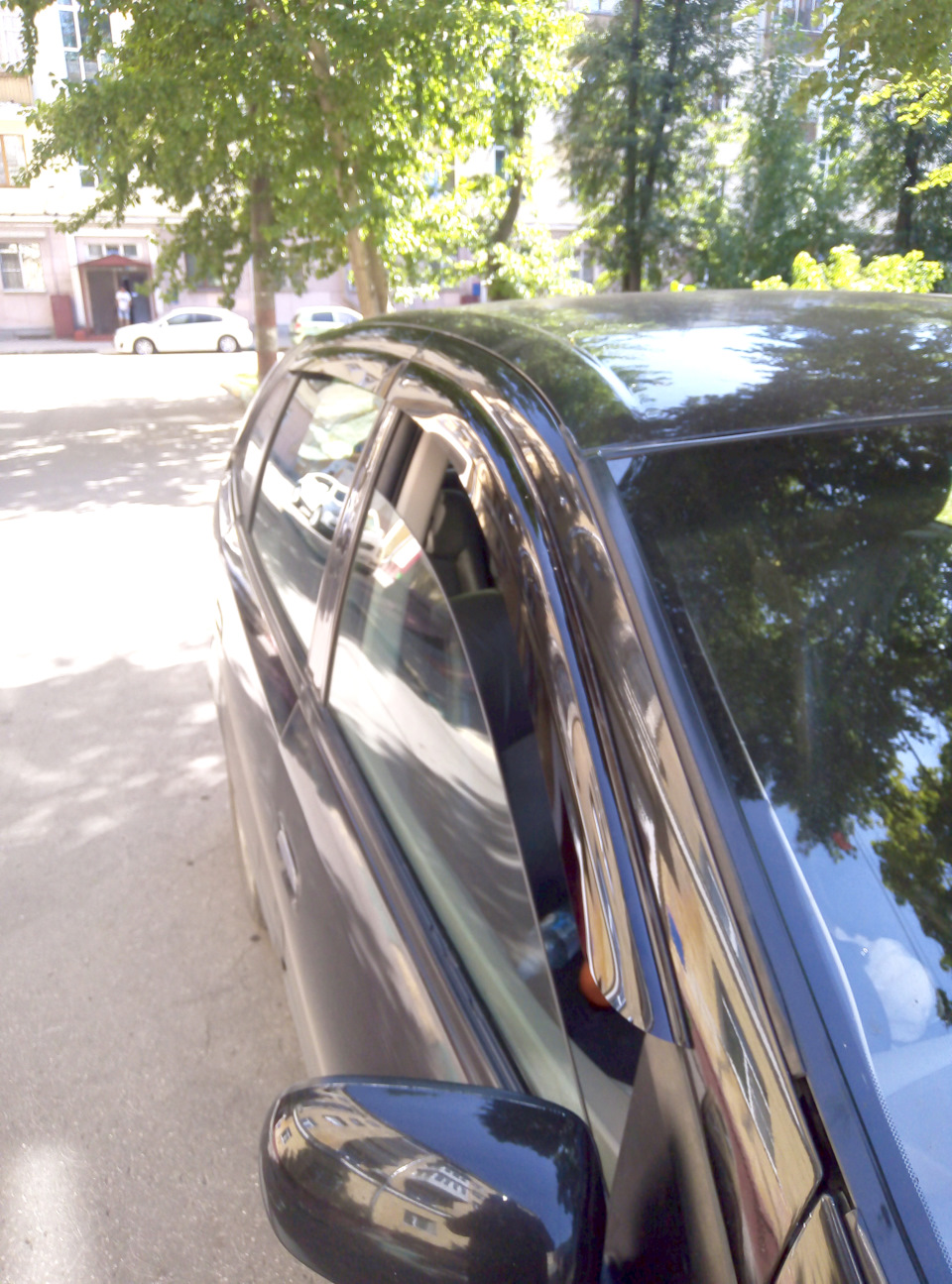 Ветровики — Nissan Tino, 1,8 л, 2002 года | аксессуары | DRIVE2