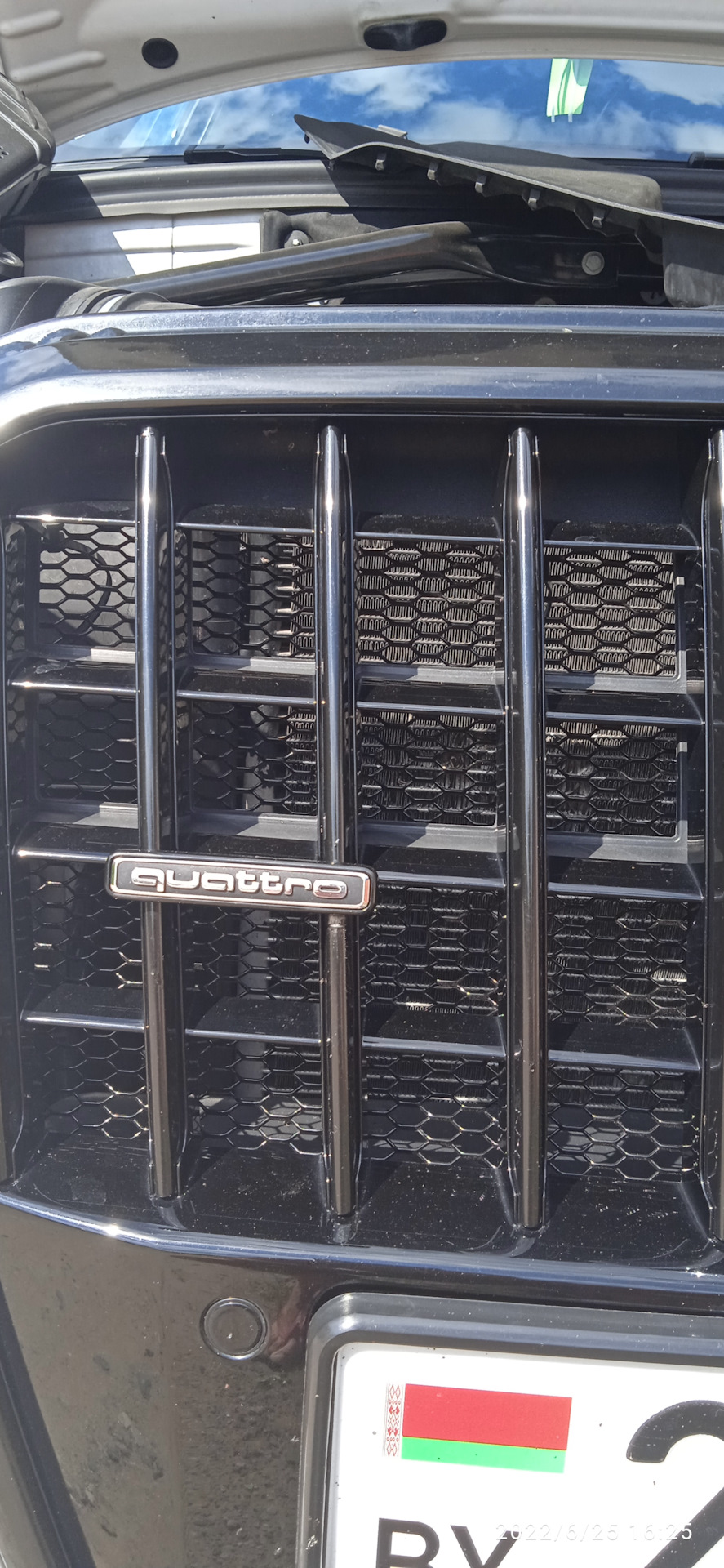 Установка защитной сетки на решетку радиатора — Audi Q5 (1G), 2 л, 2014 ...