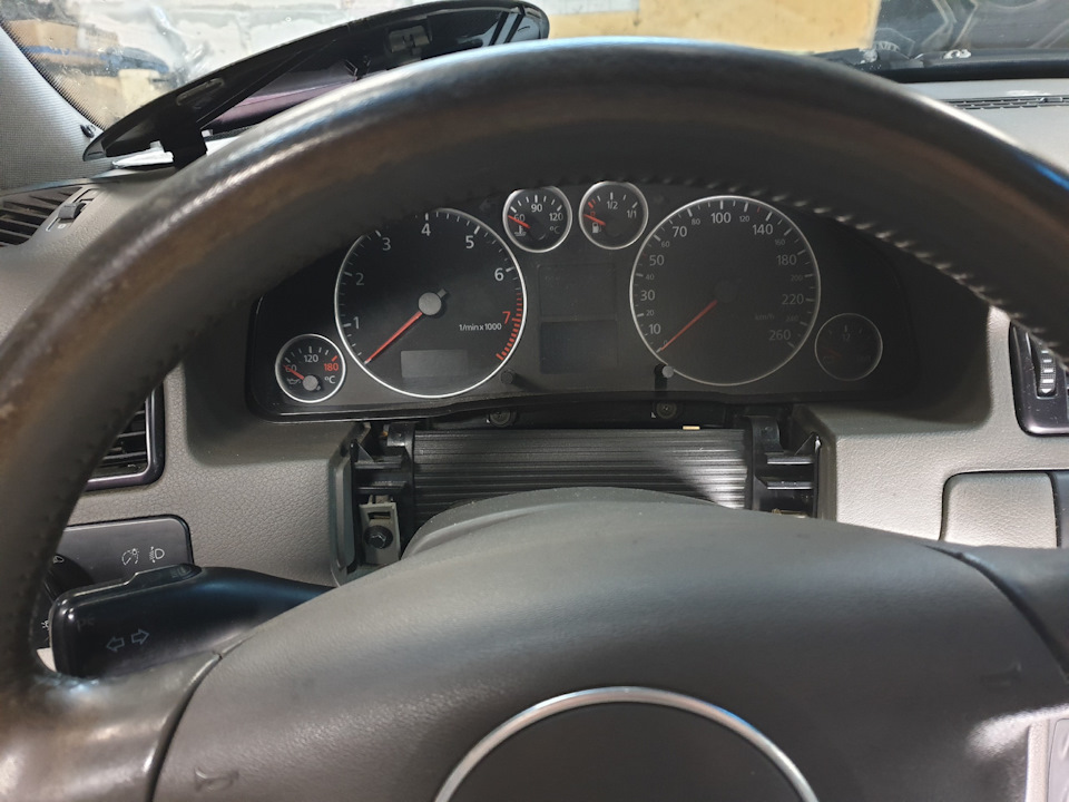 Замена лягушки стоп сигнала. — Audi A6 (C5), 2,4 л, 2001 года | своими ...