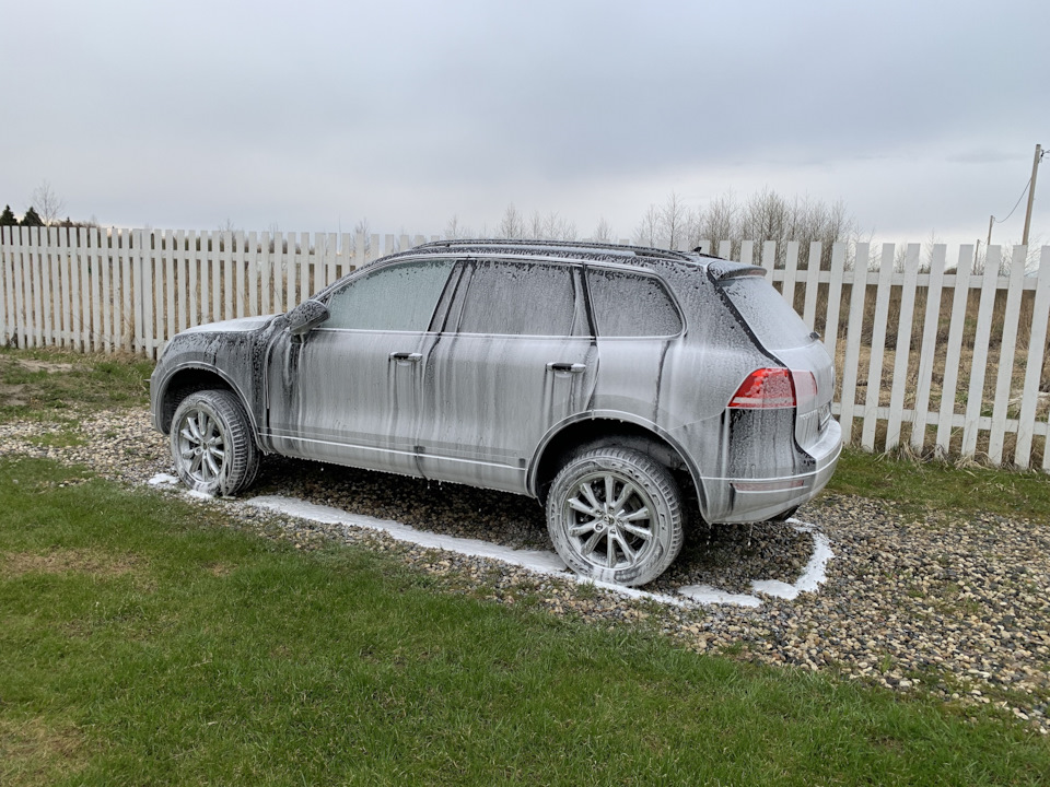 Первая мойка на даче — Volkswagen Touareg (2G)