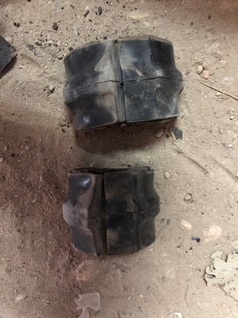 Замена втулок поперечного стабилизатора — Citroen C4 (1G), 1,6 л, 2007 ...