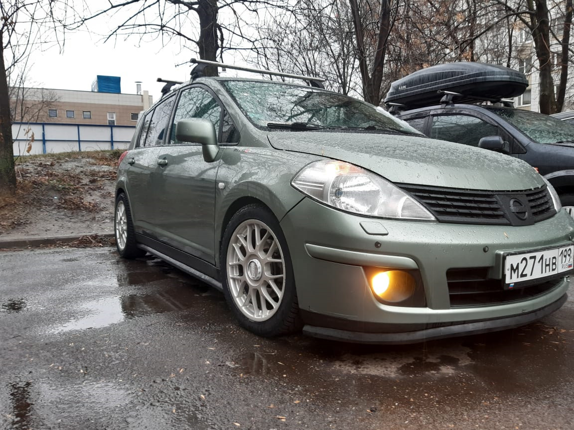 Диски тиида. Nissan Tiida на 17 дисках. Nissan Tiida диски r17. Колеса Nissan Tiida r17. Диски r17 на Ниссан Тиида.