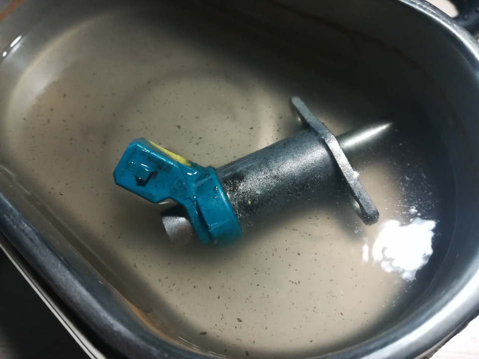 как мыл заклинившую пусковую форсунку — Audi 80 (B3), 1,9 л, 1987 года ...