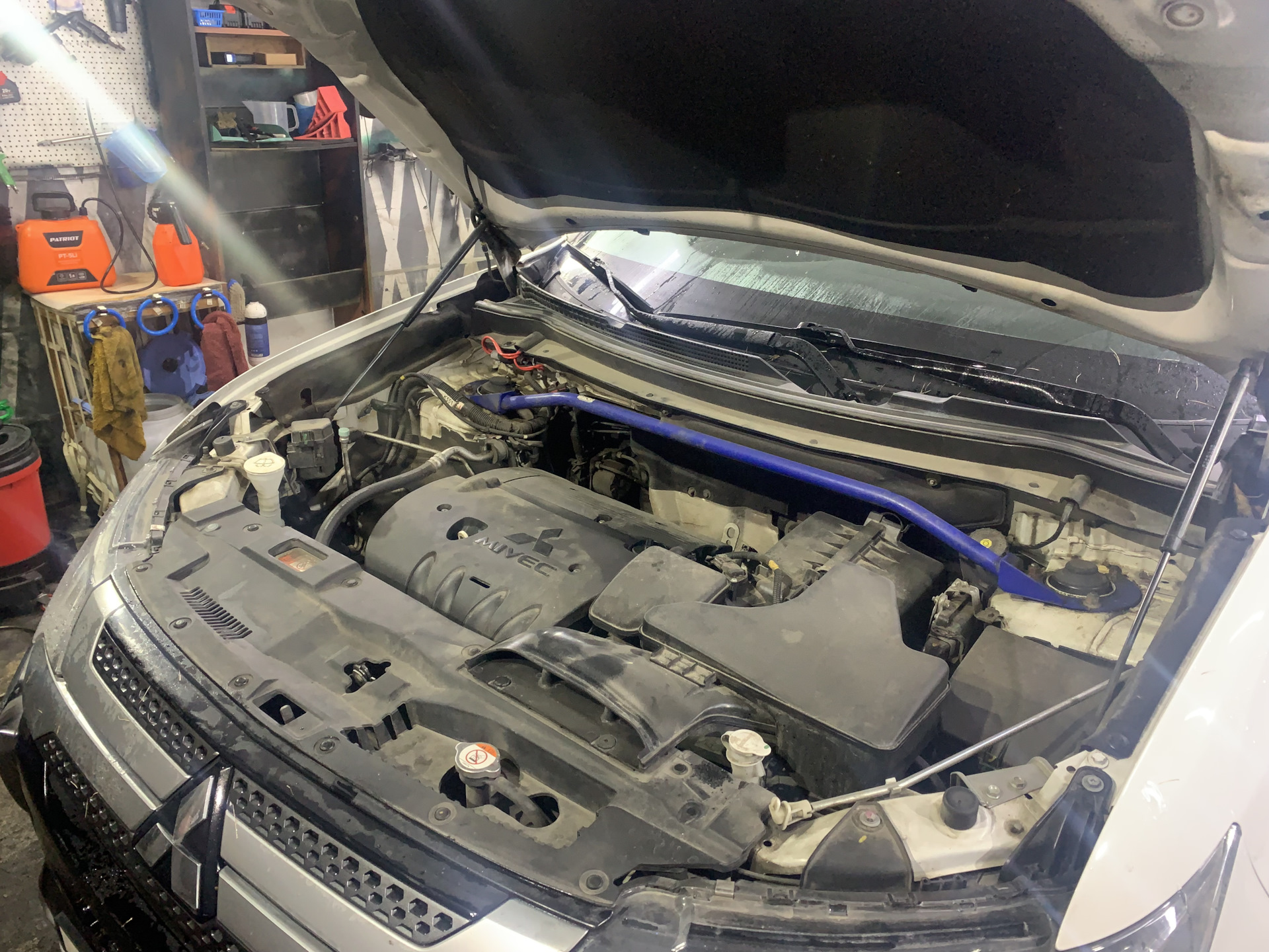 Мойка двигателя паром — Mitsubishi Outlander (3G), 2 л, 2020 года ...