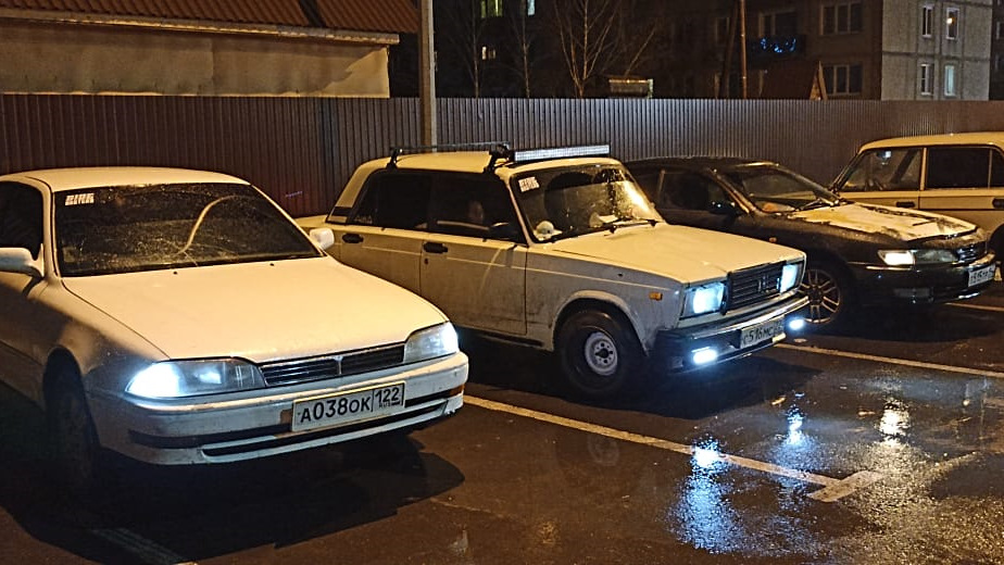 Не работает тахометр, стрелка и лампочка бензобака и закрытие дверей во ...