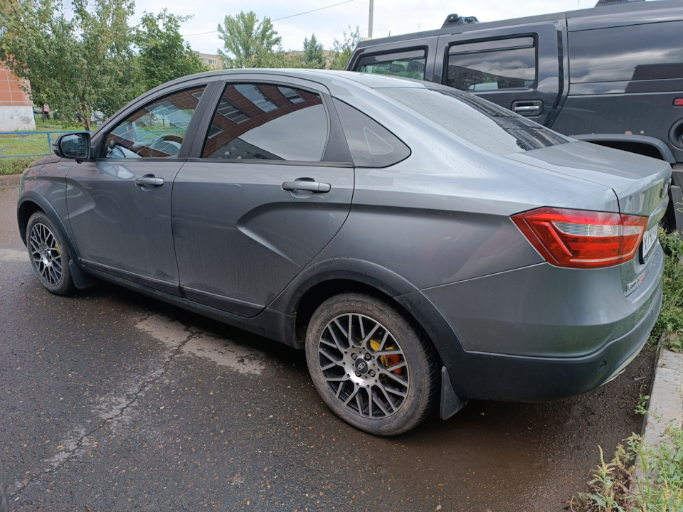 С левой стороны. — Lada Vesta Cross (1G)