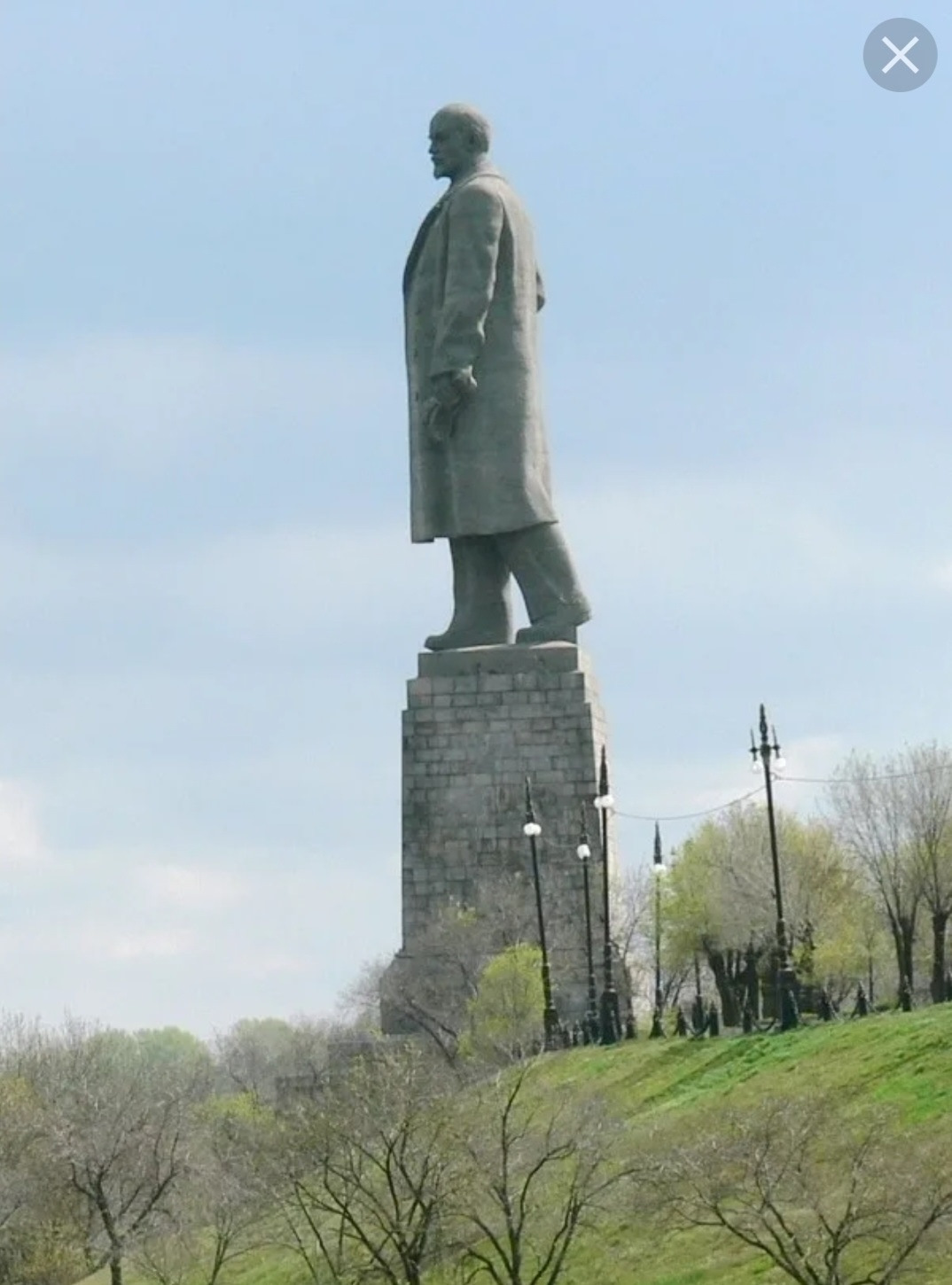 Памятник ленину у входа в волго донской. Памятник Ленину Волгоград Волго-Донской канал. Памятник Ленину Волго-Донской канал. Памятник Ленину в Волгограде. Самый большой памятник Ленину в Волгограде.