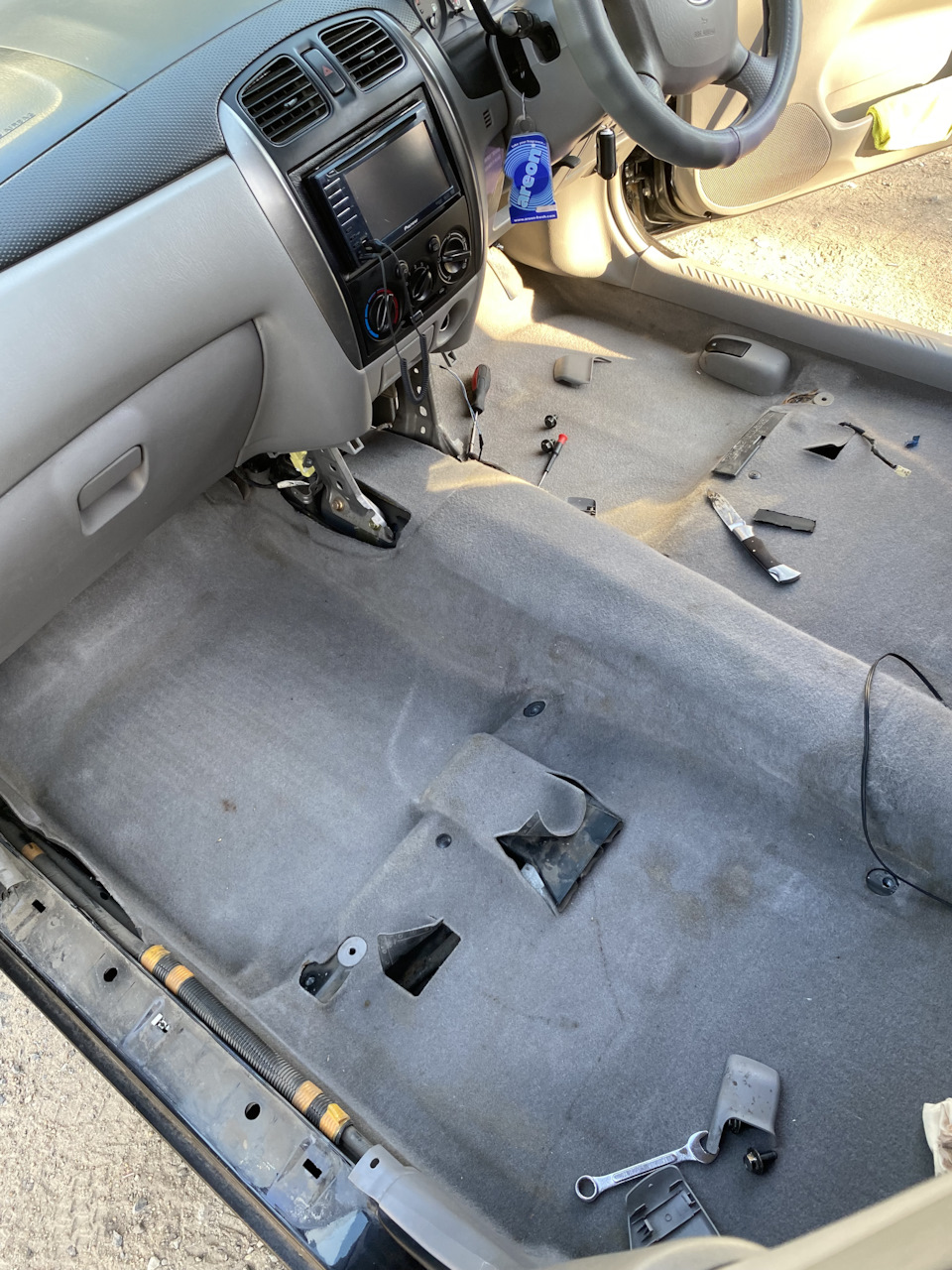 Обдув ног задних пассажиров — Mazda Premacy (1G), 2 л, 2003 года ...