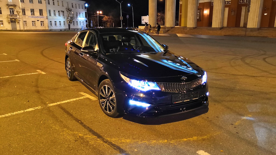 Kia Optima темно синяя