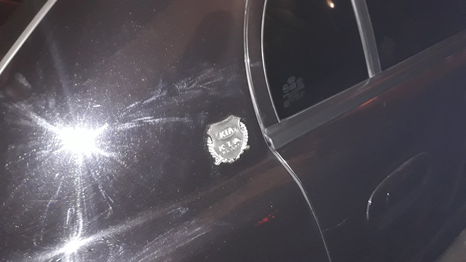 Логотип — KIA Rio (2G), 1,4 л, 2009 года | стайлинг | DRIVE2