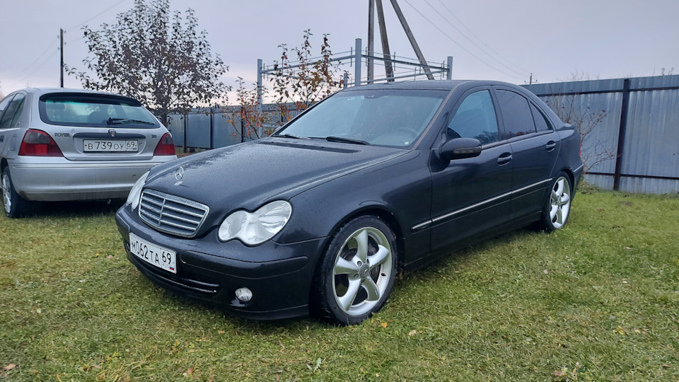 W203 mercedes серебристый. Мерседес ижевск. Мерседес 203 2003. Мерседес красноярск. C32 amg w203.
