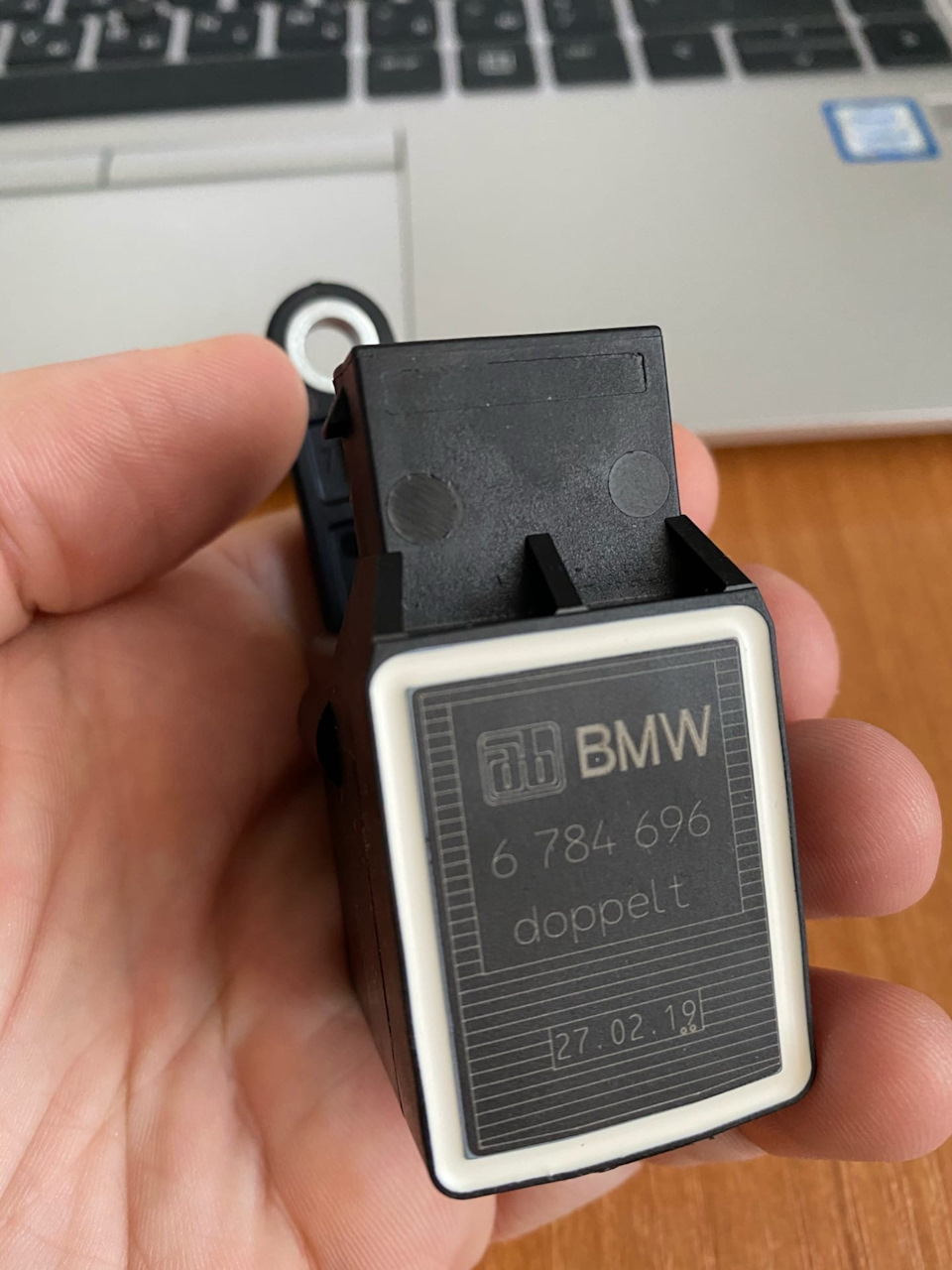 Фото в бортжурнале BMW 3 series (E46). Запчасти на фото: 6784696, 2702191