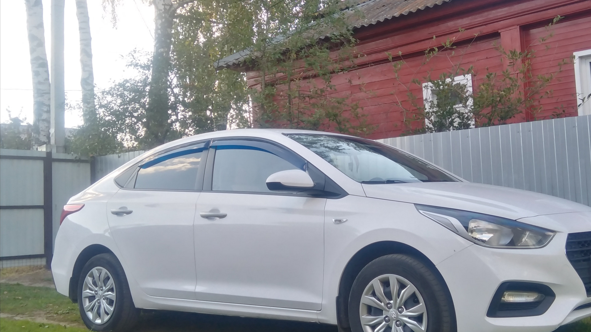 Hyundai Solaris (2G) 1.4 бензиновый 2017 | Белый белый на DRIVE2