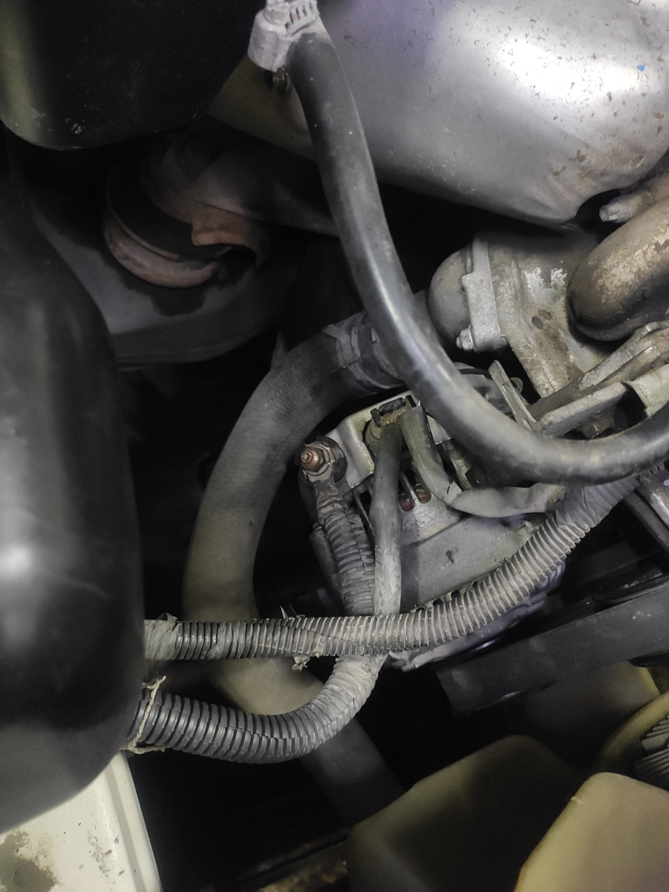 Гена на месте, работает тихо, заряд в норме, успех — Toyota Chaser (100)