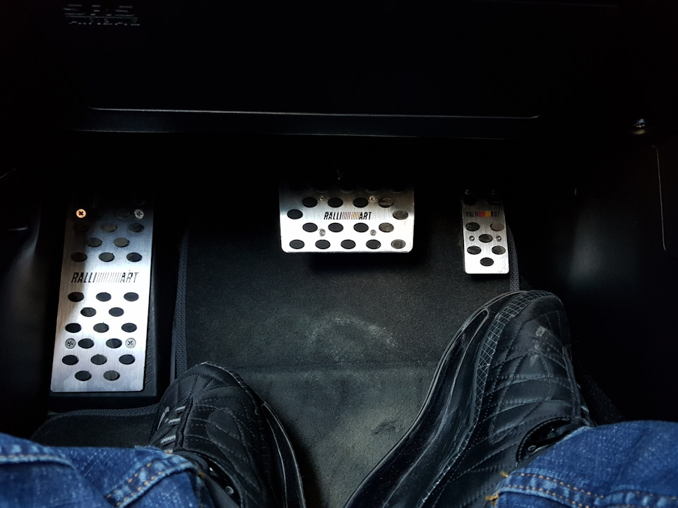Накладки на педали — Mitsubishi Lancer X, 1,6 л, 2012 года | тюнинг ...
