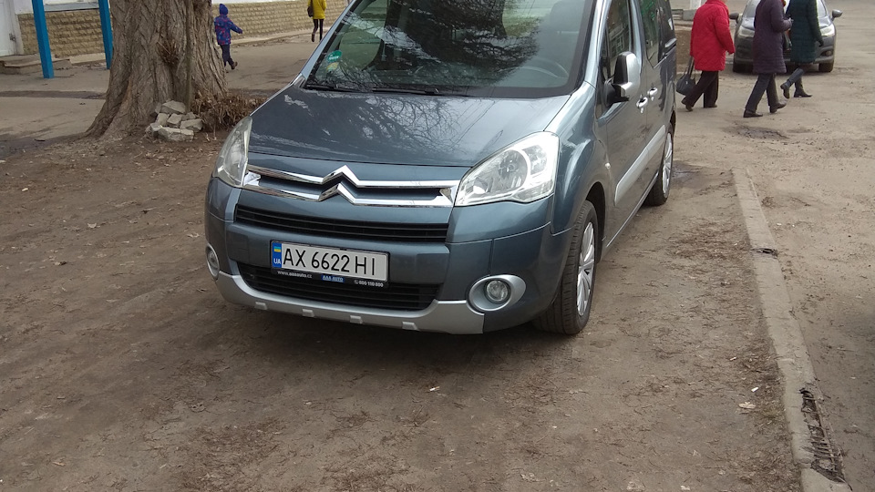 Горят постоянно задние фонари — Citroen Berlingo (2G), 1,6 л, 2010 года ...