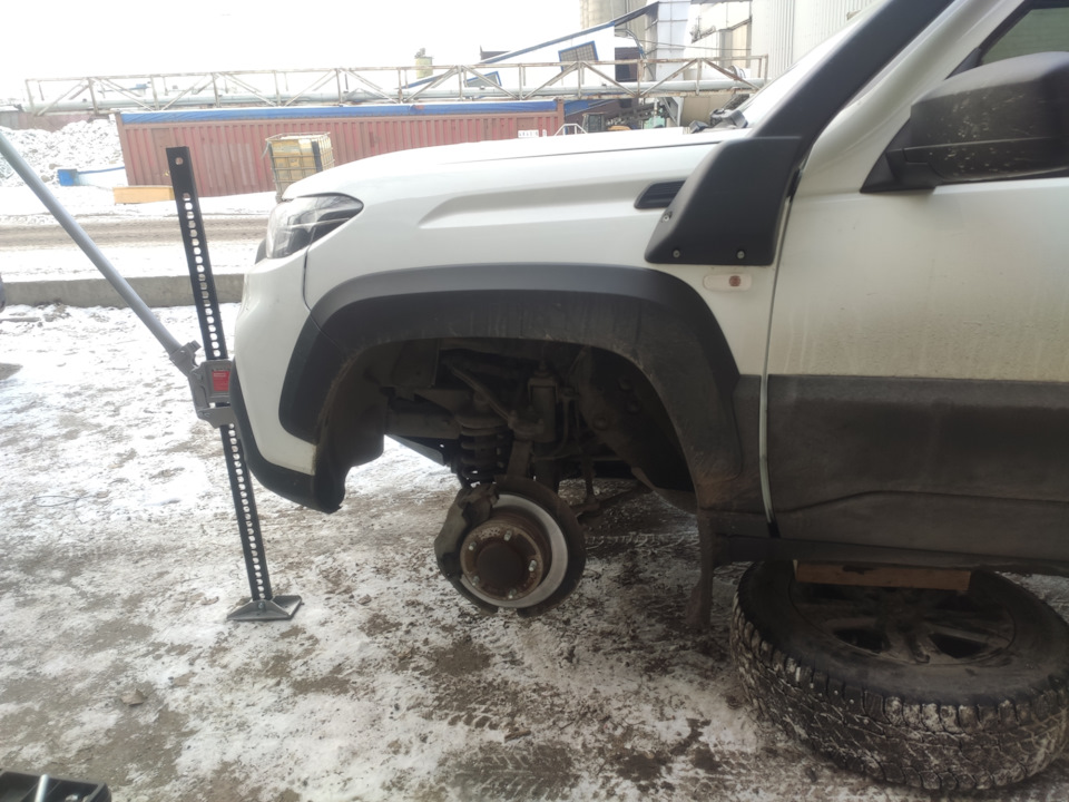 Подрезал передний бампер и сдвинул локер — Lada Niva Travel, 1,7 л ...