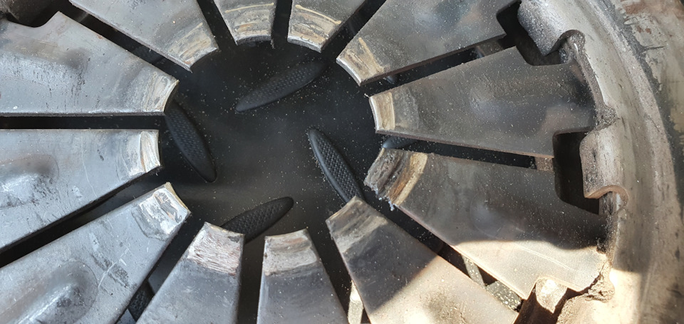 Пробег 584000км. Поломка сцепления, встрял на трассе. Замена выжимного ...