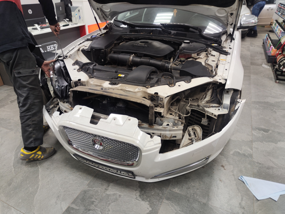 Скидываем бампер, и фары у нас в руках — Jaguar XF (1G)