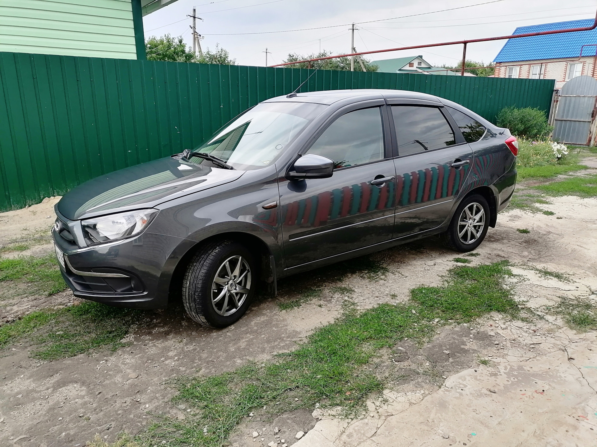 Удовольствие — это ездить на чистом и ухоженном автомобиле (2022) — Lada  Гранта Лифтбек (2-е поколение), 1,6 л, 2019 года | мойка | DRIVE2