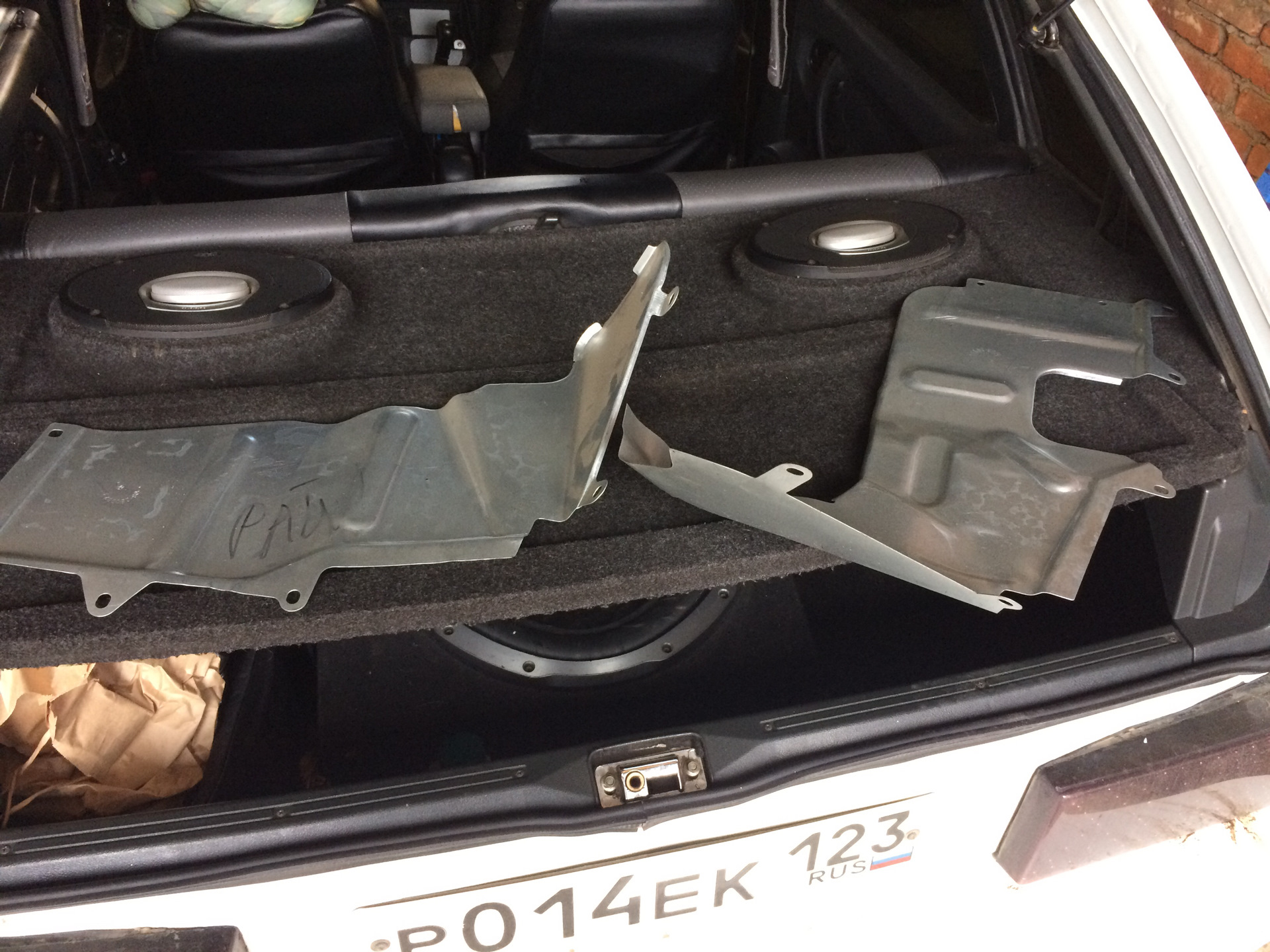 Защита от грязи в моторном отсеке — Lada 2114, 1,6 л, 2012 года ...