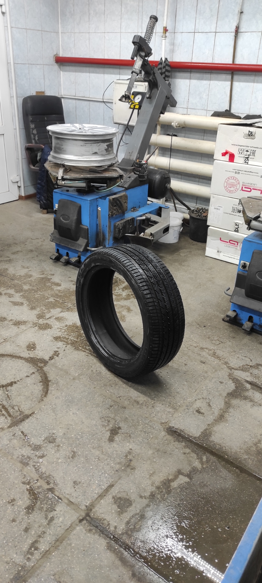 Прокол, саморез, или резина гов#но? Нет! Спускает колесо, решение ...