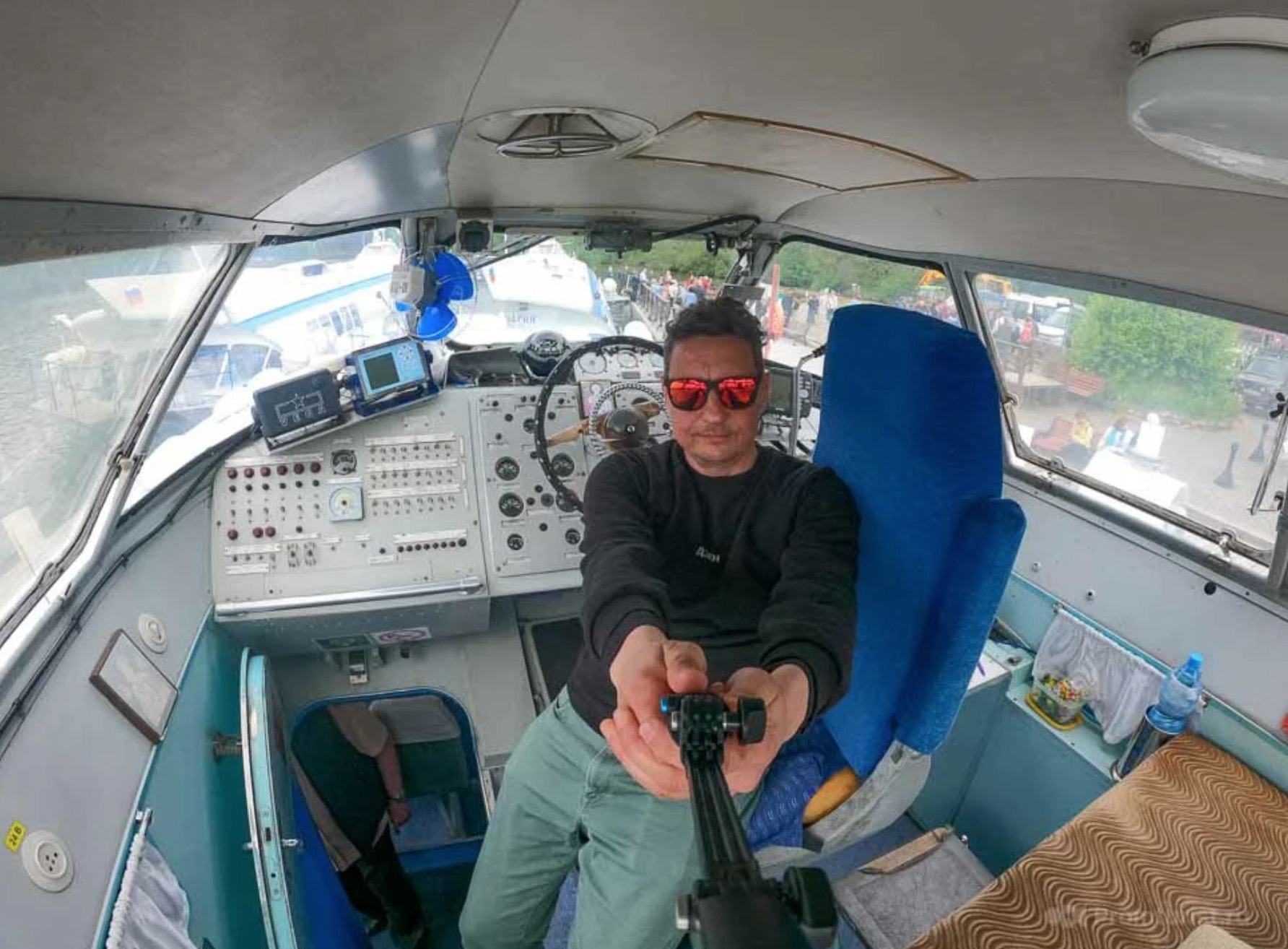 Метеор 240. Ракета теплоход видео. Северречфлот салехард новый метеор. Капитаны метеоров. Рубка метеора.