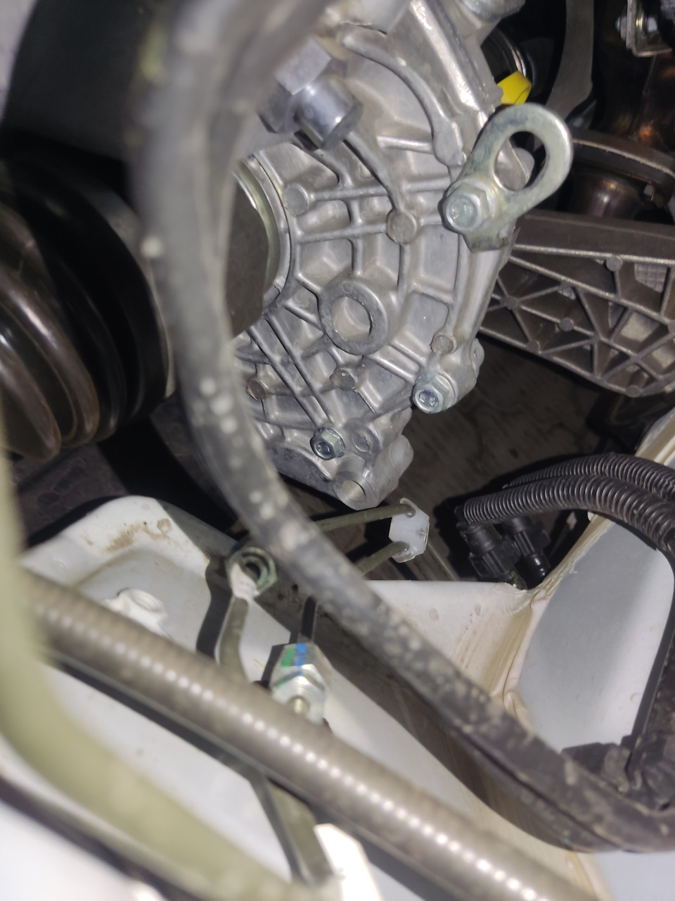 Моя коробка, фото заливной пробки которой нет ))) — Lada Granta (2G) FL