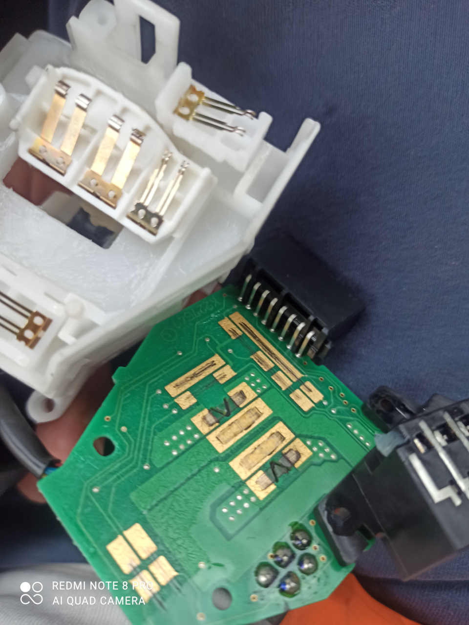 При включении омывателя лобового стекла не срабатывают дворники ...