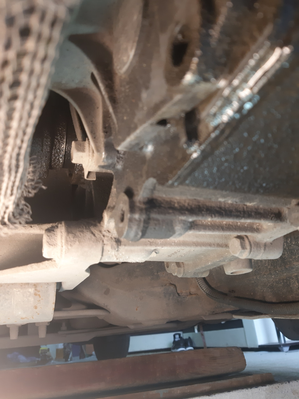 Течь масла между двигателем и акпп опель астра j — Opel Astra J, 1,6 л ...