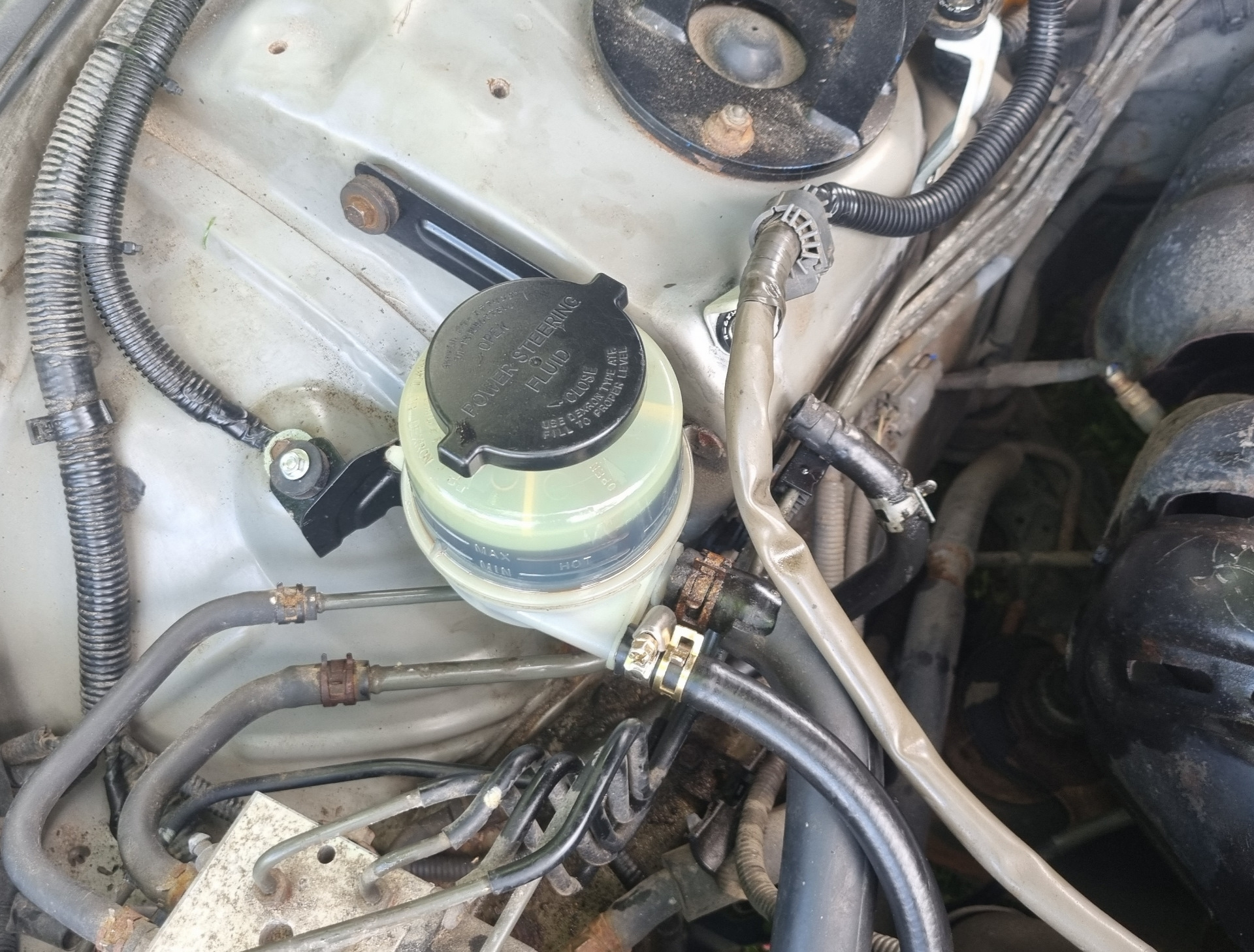 Запись 41. Замена радиатора гур и бачок от Camry v40 — Lexus IS I, 2 л ...